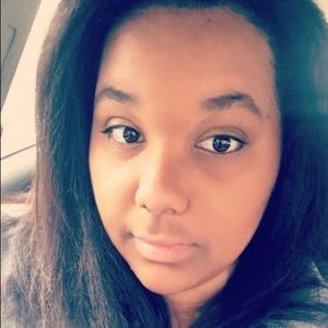 Meet your Posher, Akhia